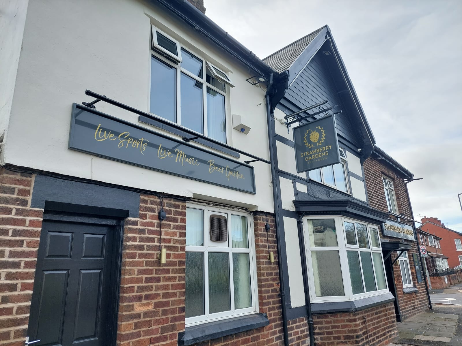 Strawberry Gardens, Manchester Admiral Taverns
