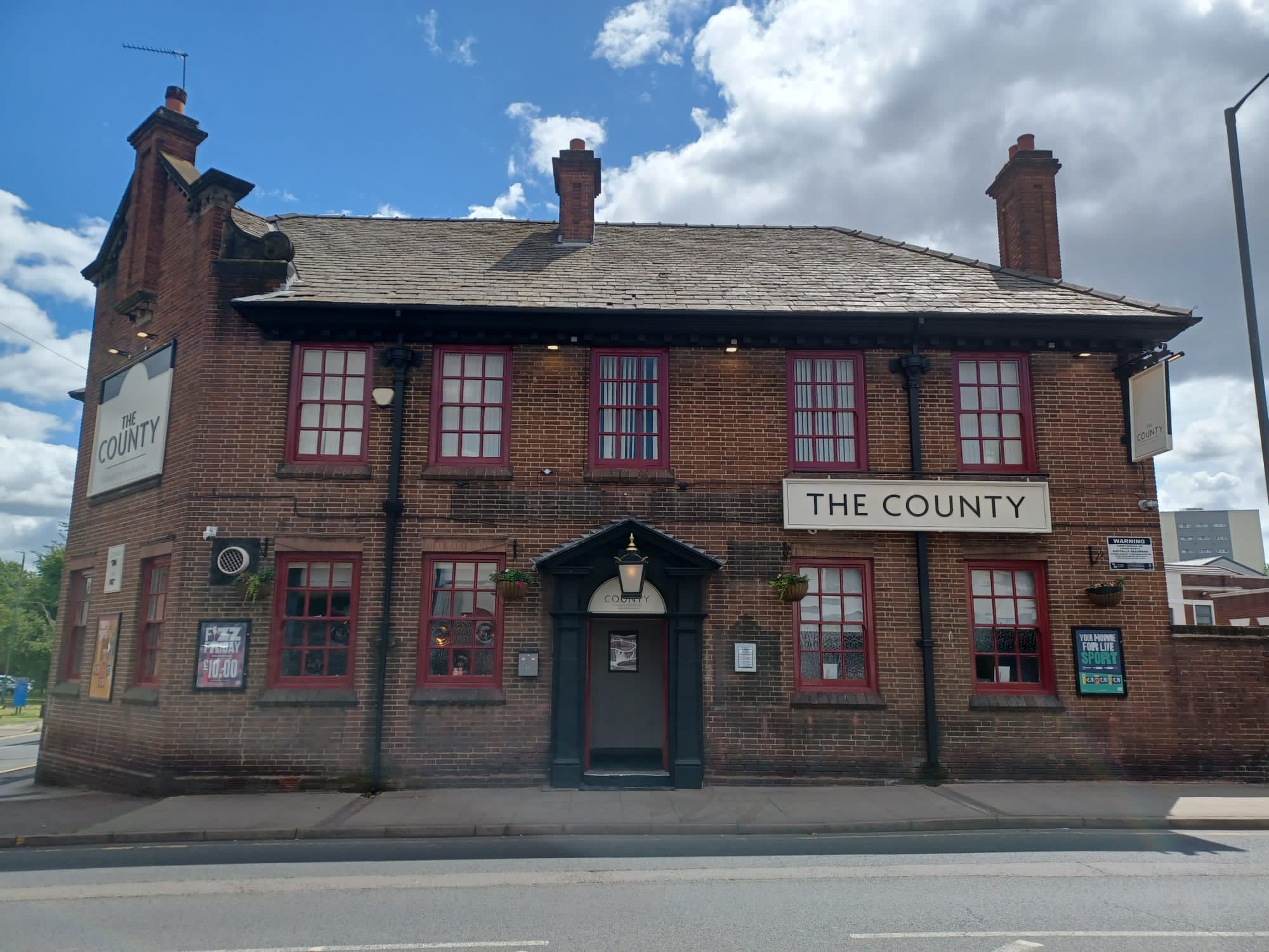 TAKE A LOOK INSIDE NEW WILLENHALL PUB FOLLOWING £230,000 MAKEOVER