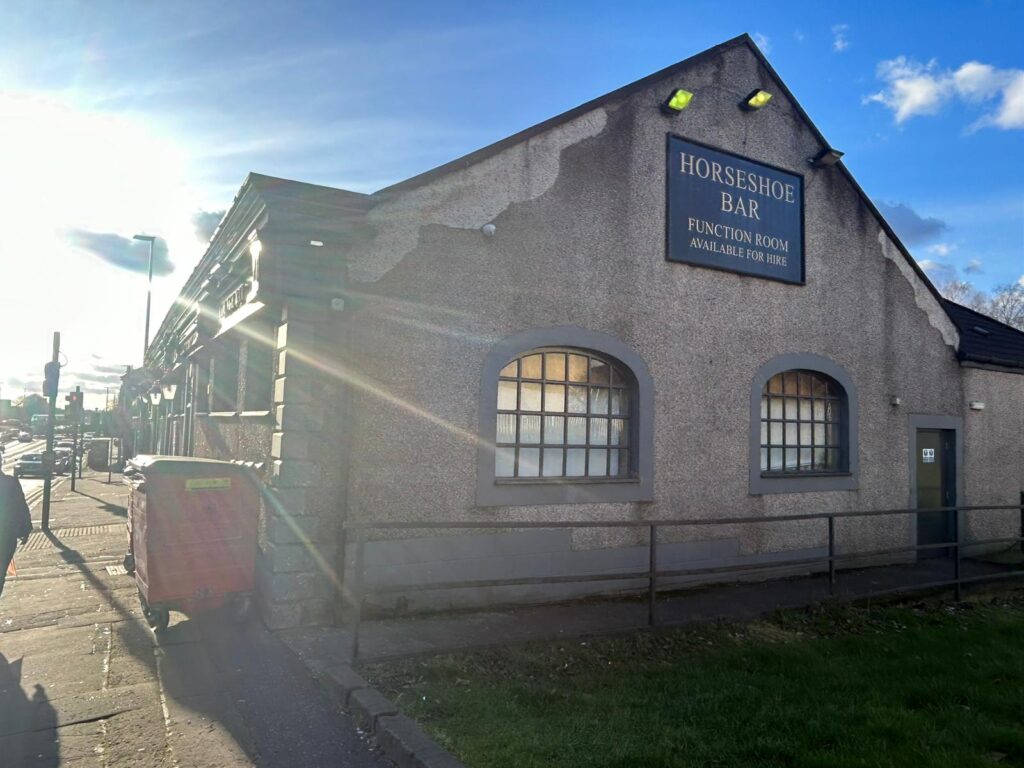 Horseshoe Bar, Airdrie Admiral Taverns